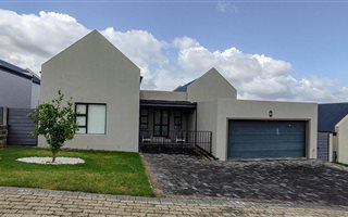 3 Bedroom House in Berg En Dal