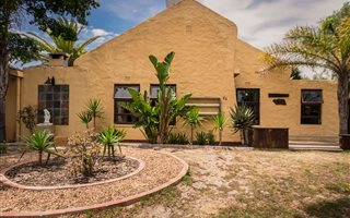 4 Bedroom House in St Dumas