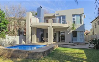 4 Bedroom House in Silver Lakes Golf Estate