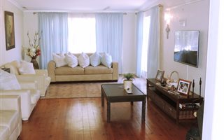 4 Bedroom House in Belmont Park
