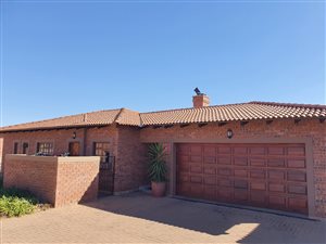 Townhouse in Dan Pienaar