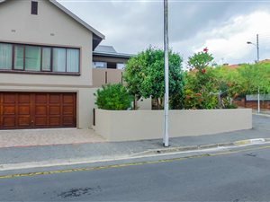 3 Bed House in Strand North