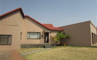 3 Bedroom House in General Alberts Park