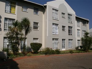 2 Bed Apartment in Weltevreden Park