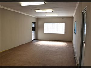 1 m² Commercial space in Lyttelton Manor