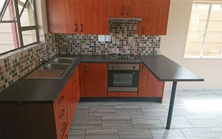1 Bedroom Garden Cottage in Glen Marais