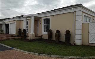 3 Bedroom House in Somerset West Central