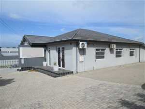 180 m² Office Space in Newton Park
