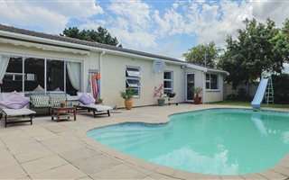 4 Bedroom House in Kirstenhof