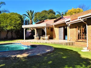 3 Bed House in Lakeside