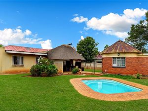 4 Bed House in Selection Park