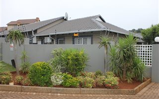 2 Bedroom Townhouse in Noordheuwel