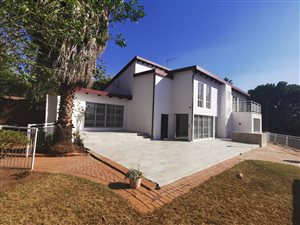 4 Bed House in Waterkloof Heights