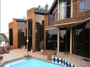 5 Bed House in Waterkloof Park