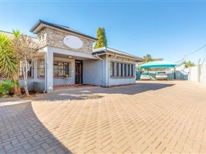 1299 m² Land available in Franklin Roosevelt Park