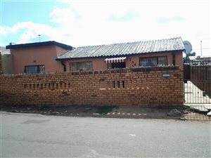3 Bed House in Senaoane