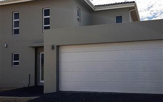 4 Bedroom House in Parklands North