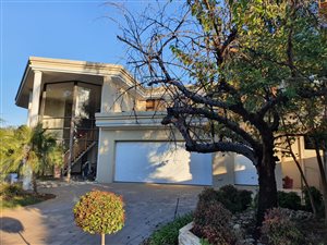 5 Bed House in Silver Lakes Golf Estate