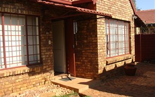3 Bedroom Apartment in Doornpoort and surrounds