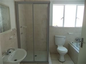 2 Bed Apartment in Bloubosrand