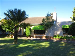 4 Bed House in Bergvliet