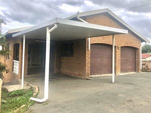 6 Bed House in Newlands East