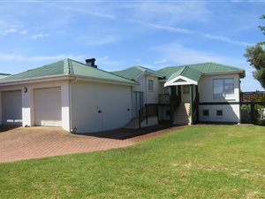 6 Bed House in Stilbaai