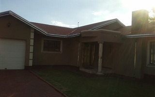 3 Bedroom House in Vanderbijlpark CE4