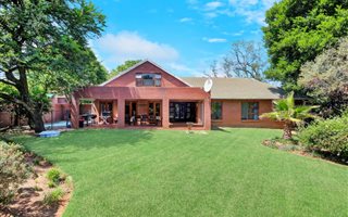 5 Bedroom House in Maroeladal