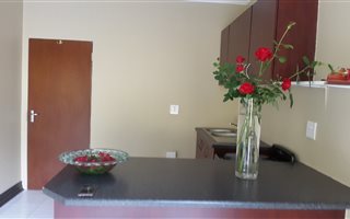 1 Bedroom Garden Cottage in Bromhof