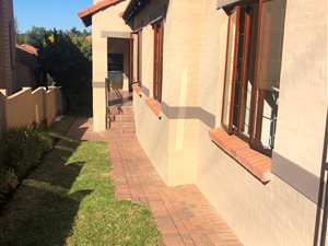 3 Bed Townhouse in Bloubosrand