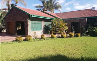 3 Bedroom House in Penina Park