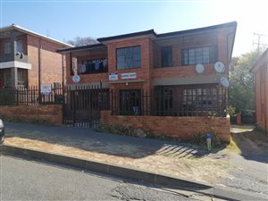 Bachelor apartment in Rosettenville