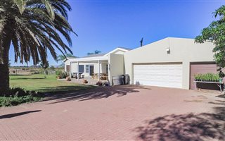 1.5 ha Smallholding in Rawsonville