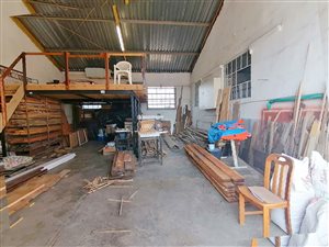 135 m² Commercial space in Riversbend