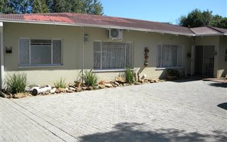 8 Bedroom House in Morewag