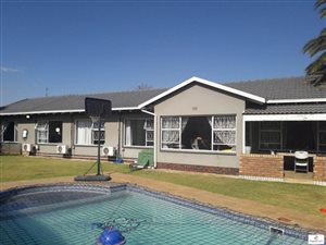 4 Bed House in Verwoerdpark