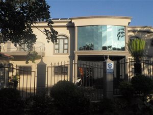 6 Bed House in Athlone Park