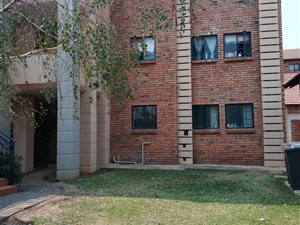 2 Bedroom Apartment in Die Hoewes