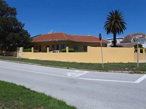 9 Bed House in Glendinningvale