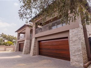 5 Bed House in Olive Crest Estate