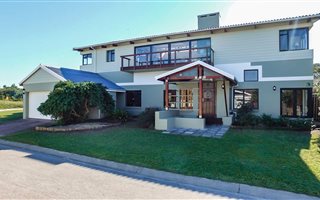 5 Bedroom House in Schoenmakerskop