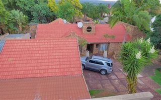 5 Bedroom House in Faerie Glen