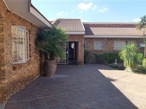 2 Bed House in Schweizer Reyneke