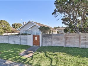 5 Bed House in Gonubie