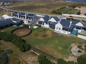 4 Bed Apartment in Olifantskop