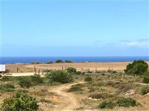 1426 m² Land available in Mossel Bay Central