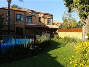 3 Bed Duplex in Waterkloof Ridge