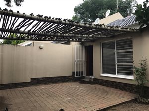 2 Bedroom Simplex in Fourways Gardens