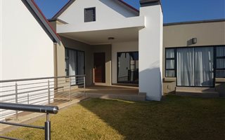 3 Bedroom House in Louwlardia
